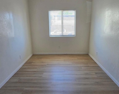 448 2nd St - Photo Thumbnail 2