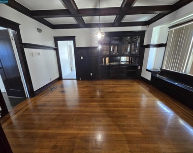 36 15th St - Photo Thumbnail 3