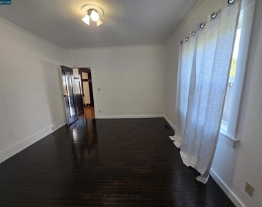 36 15th St - Photo Thumbnail 5