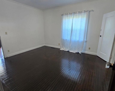 36 15th St - Photo Thumbnail 4