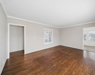 1402 N Mansfield Avenue - Photo Thumbnail 2