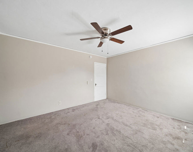 1402 N Mansfield Avenue - Photo Thumbnail 11