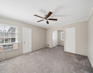 1402 N Mansfield Avenue - Photo Thumbnail 10
