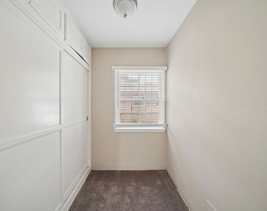 1402 N Mansfield Avenue - Photo Thumbnail 12