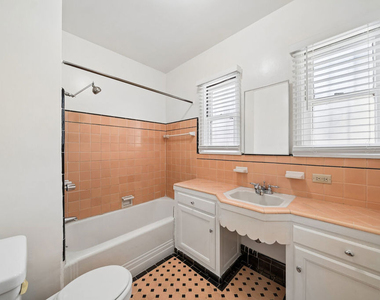1402 N Mansfield Avenue - Photo Thumbnail 13