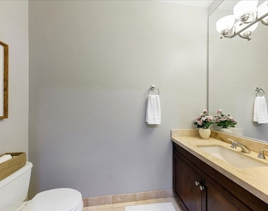 11115 Acama Street - Photo Thumbnail 4