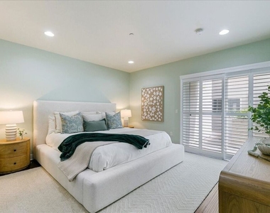 11115 Acama Street - Photo Thumbnail 29