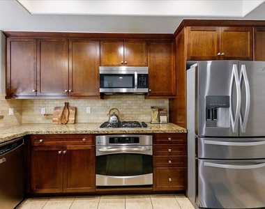 11115 Acama Street - Photo Thumbnail 9