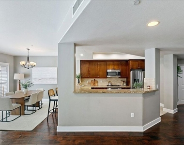 11115 Acama Street - Photo Thumbnail 10