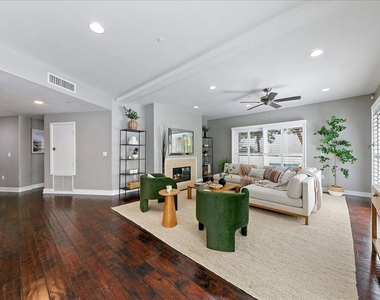 11115 Acama Street - Photo Thumbnail 13