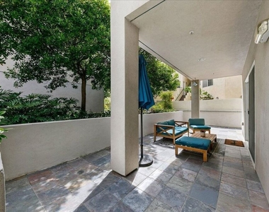 11115 Acama Street - Photo Thumbnail 17