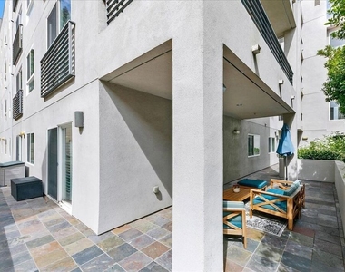 11115 Acama Street - Photo Thumbnail 16