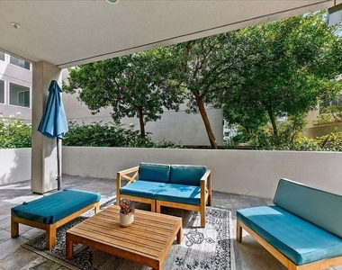 11115 Acama Street - Photo Thumbnail 15