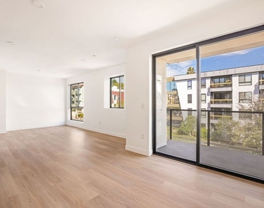 2361 Fox Hills Drive - Photo Thumbnail 7