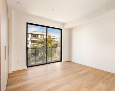 2361 Fox Hills Drive - Photo Thumbnail 9