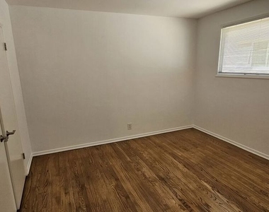 1227 S Holt Avenue - Photo Thumbnail 10