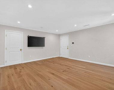 462 Warner Avenue - Photo Thumbnail 41