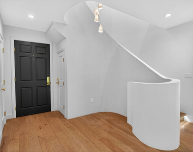 462 Warner Avenue - Photo Thumbnail 8