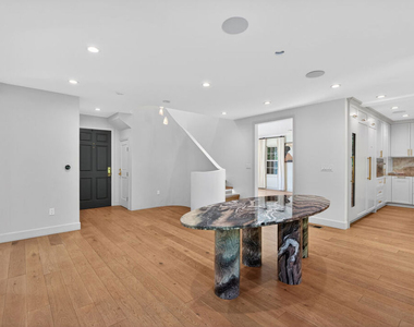 462 Warner Avenue - Photo Thumbnail 10