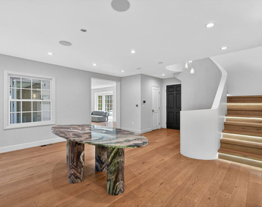 462 Warner Avenue - Photo Thumbnail 9