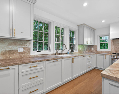 462 Warner Avenue - Photo Thumbnail 23