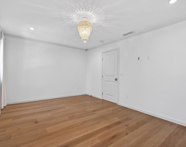 462 Warner Avenue - Photo Thumbnail 36