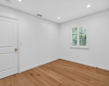 462 Warner Avenue - Photo Thumbnail 32