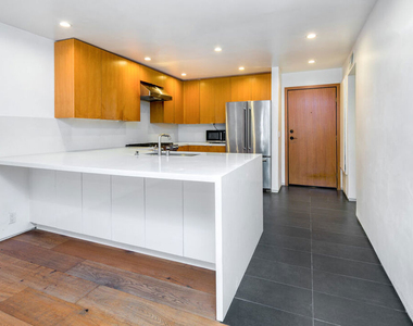 1633 S Bentley Avenue - Photo Thumbnail 2