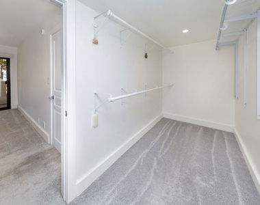 1633 S Bentley Avenue - Photo Thumbnail 7