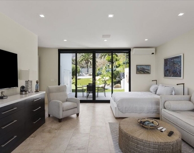 3851 Sweetwater Canyon Drive - Photo Thumbnail 15