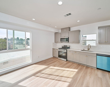 1108 Queen Anne Place - Photo Thumbnail 5