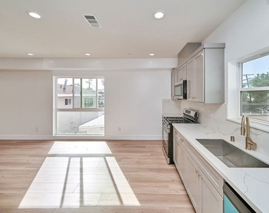 1108 Queen Anne Place - Photo Thumbnail 2