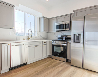 11443 1/2 Hatteras Street - Photo Thumbnail 10