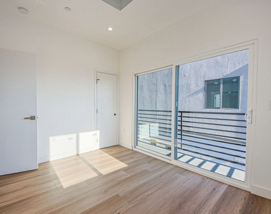 11443 1/2 Hatteras Street - Photo Thumbnail 18