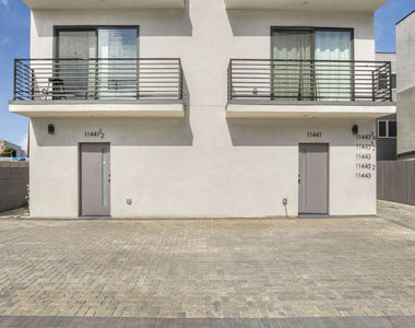 11443 1/2 Hatteras Street - Photo Thumbnail 25