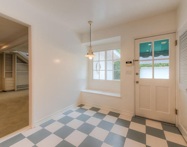 4110 Sunnyslope Avenue - Photo Thumbnail 8
