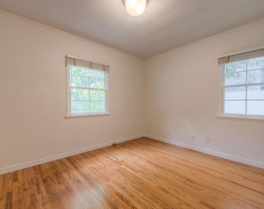 4110 Sunnyslope Avenue - Photo Thumbnail 12