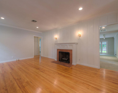 4110 Sunnyslope Avenue - Photo Thumbnail 4