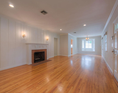 4110 Sunnyslope Avenue - Photo Thumbnail 3