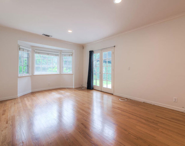 4110 Sunnyslope Avenue - Photo Thumbnail 15
