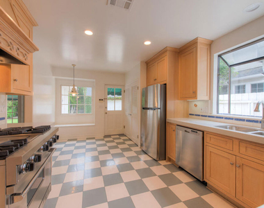 4110 Sunnyslope Avenue - Photo Thumbnail 6