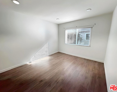 228 S Mariposa Avenue - Photo Thumbnail 5
