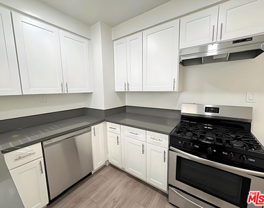 228 S Mariposa Avenue - Photo Thumbnail 4