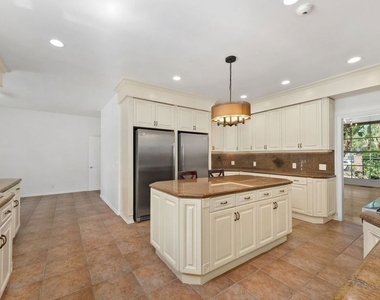 517 N Elm Drive - Photo Thumbnail 19