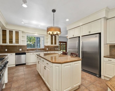 517 N Elm Drive - Photo Thumbnail 21