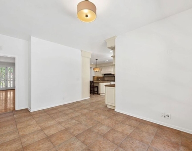 517 N Elm Drive - Photo Thumbnail 17