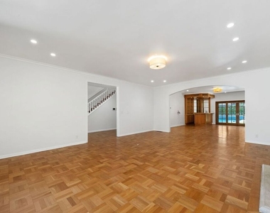 517 N Elm Drive - Photo Thumbnail 11