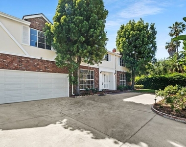 517 N Elm Drive - Photo Thumbnail 3