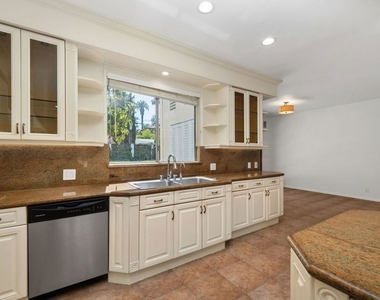 517 N Elm Drive - Photo Thumbnail 20