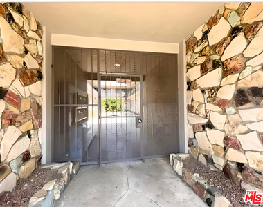 228 S Mariposa Avenue - Photo Thumbnail 5